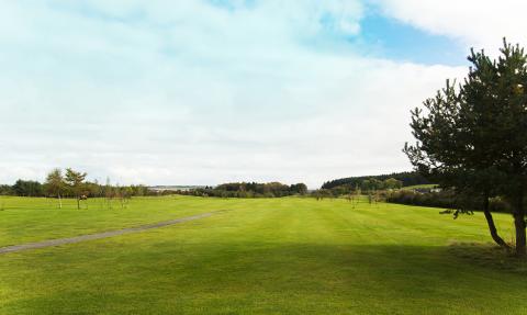 4th tee - open the shoulders and go for it bunkers left and right but avoid and you can go for the green in two if you are long enough